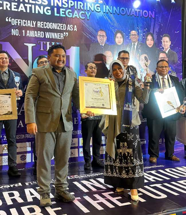 Raih Penghargaan Inspiring Woman, Direktur BPR Dana Amanah Ellisa Susanti Komit Majukan Ekonomi Pelalawan